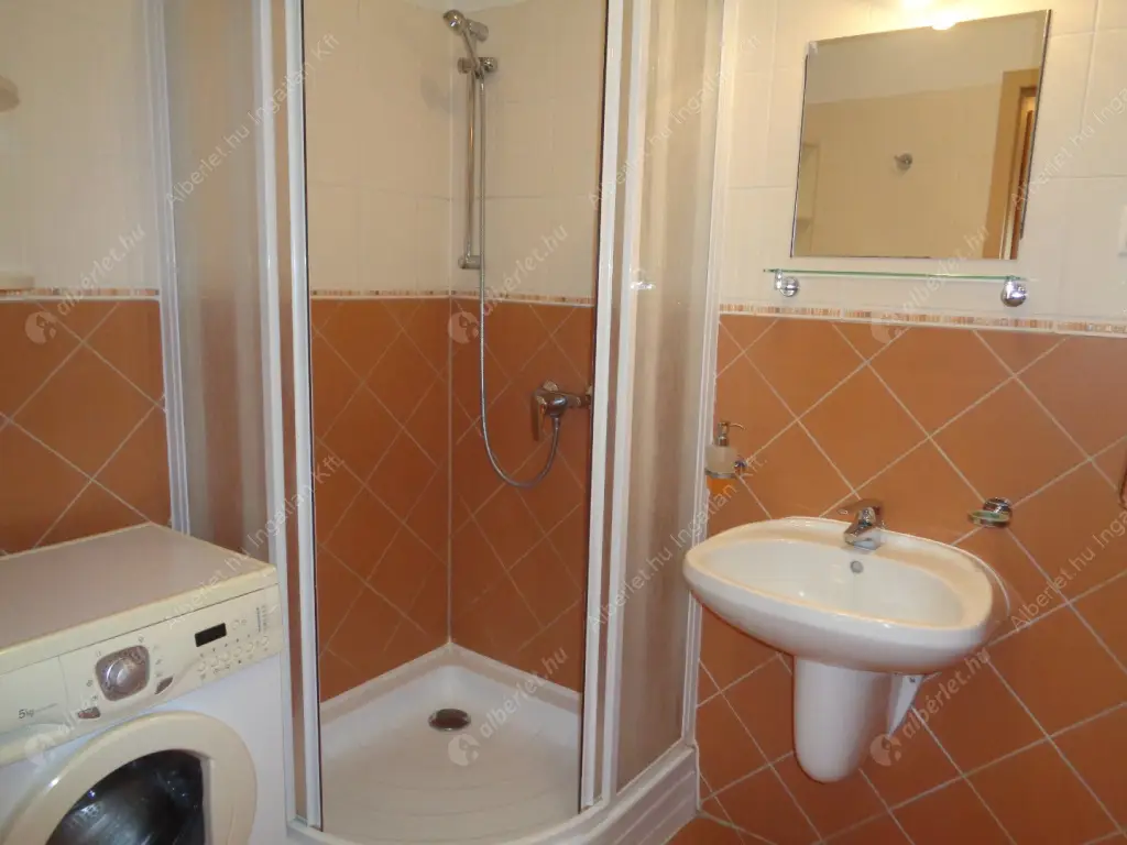 Kiadó albérlet 260000 Ft/hó áron: Budapest, VI. kerület  Ó utca. Mérete: 48 nm, 2 szobás | Alberlet.hu - 6604401