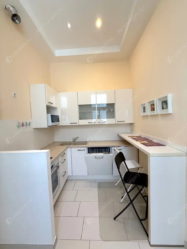 Kiadó albérlet 250000 Ft/hó áron: Budapest, VI. kerület  Ó utca. Mérete: 50 nm, 2 szobás | Alberlet.hu - 6480104