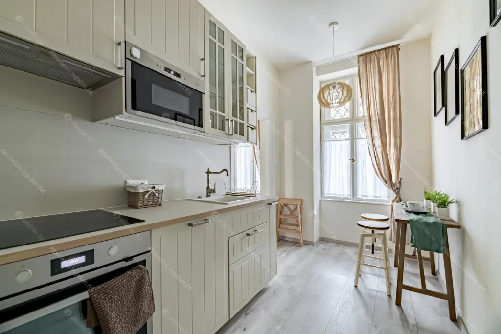 Kiadó albérlet 455000 Ft/hó áron: Budapest, VI. kerület  Ó utca. Mérete: 81 nm, 3 szobás | Alberlet.hu - 6657658