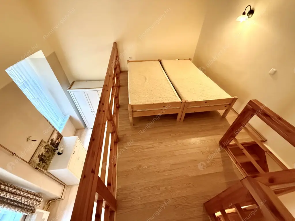 Kiadó albérlet 190000 Ft/hó áron: Budapest, VI. kerület  Oktogon tér. Mérete: 30 nm, 1 szobás | Alberlet.hu - 6573341