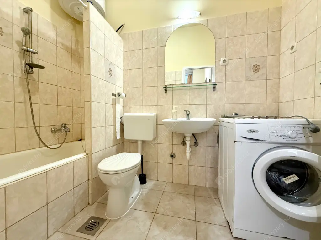 Kiadó albérlet 190000 Ft/hó áron: Budapest, VI. kerület  Oktogon tér. Mérete: 30 nm, 1 szobás | Alberlet.hu - 6573343