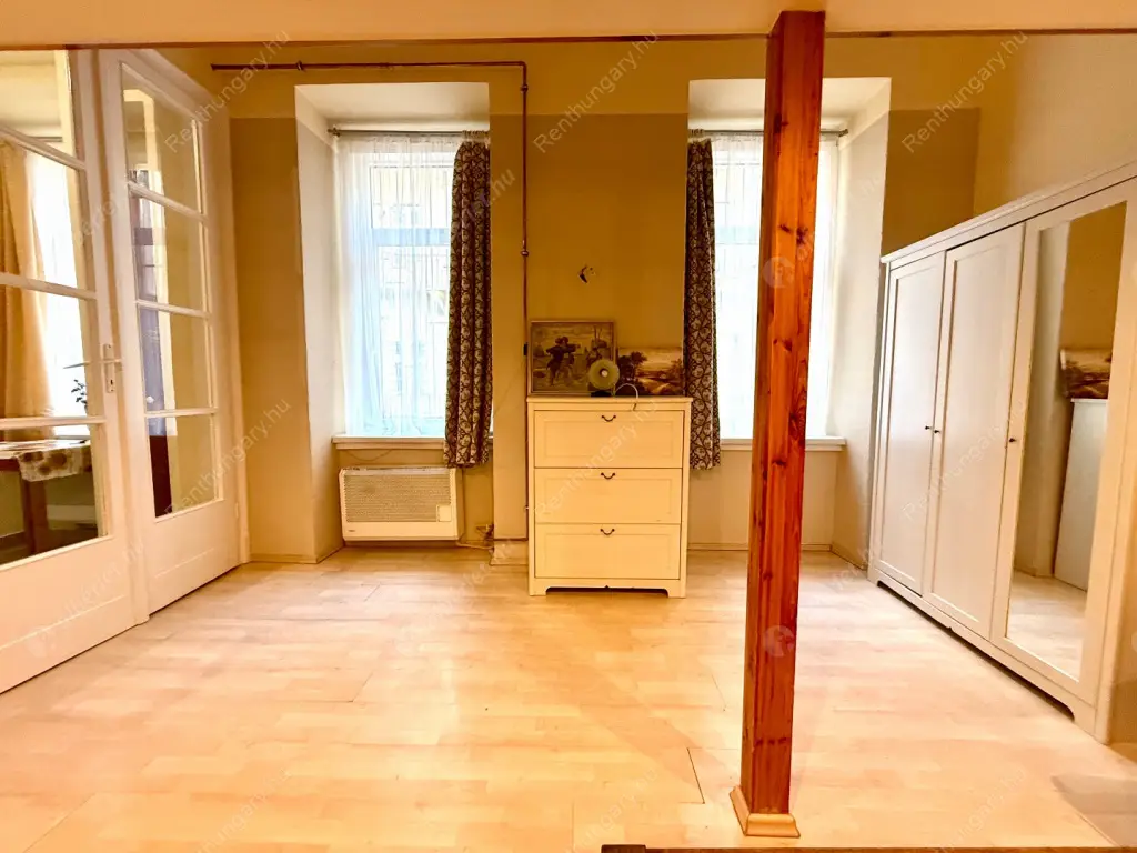 Kiadó albérlet 190000 Ft/hó áron: Budapest, VI. kerület  Oktogon tér. Mérete: 30 nm, 1 szobás | Alberlet.hu - 6573346