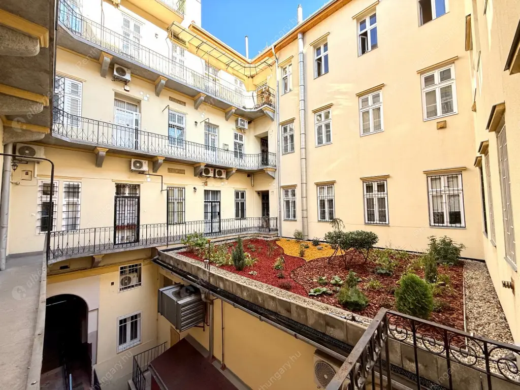 Kiadó albérlet 190000 Ft/hó áron: Budapest, VI. kerület  Oktogon tér. Mérete: 30 nm, 1 szobás | Alberlet.hu - 6573349