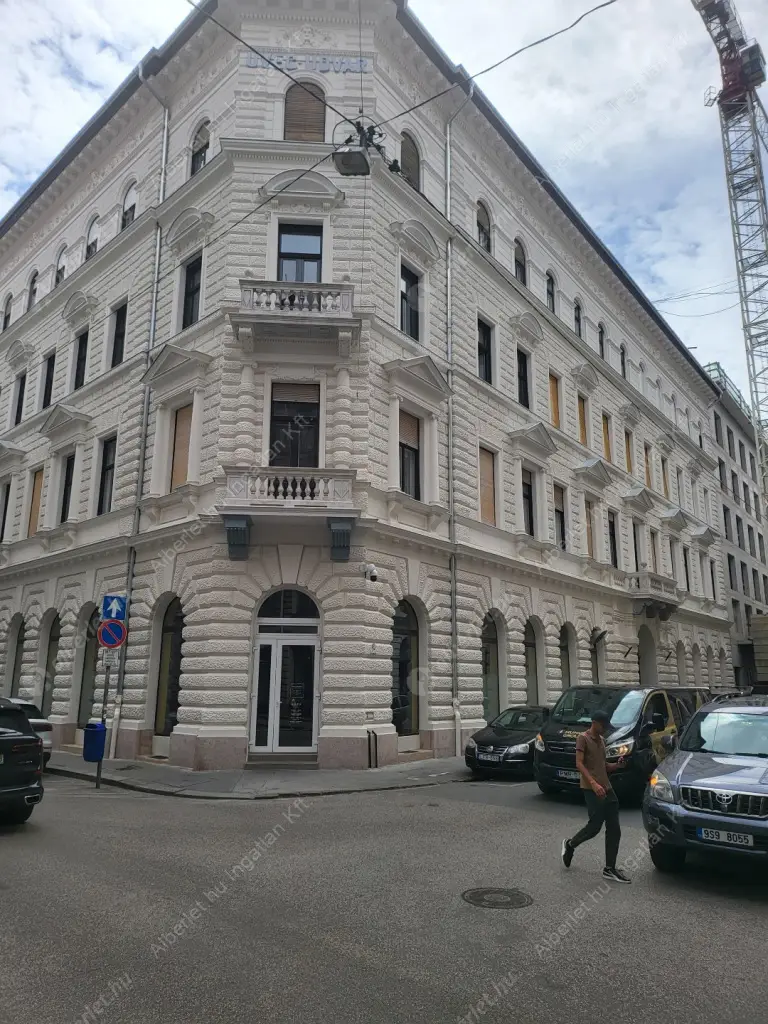 Kiadó albérlet 550000 Ft/hó áron: Budapest, VI. kerület  Paulay Ede utca. Mérete: 120 nm, 4 szobás | Alberlet.hu - 6524791