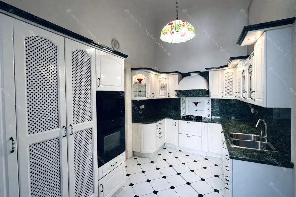 Kiadó albérlet 550000 Ft/hó áron: Budapest, VI. kerület  Paulay Ede utca. Mérete: 120 nm, 4 szobás | Alberlet.hu - 6695024