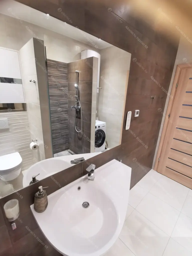 Kiadó albérlet 250000 Ft/hó áron: Budapest, VI. kerület  Paulay Ede utca. Mérete: 29 nm, 1 szobás | Alberlet.hu - 6685524