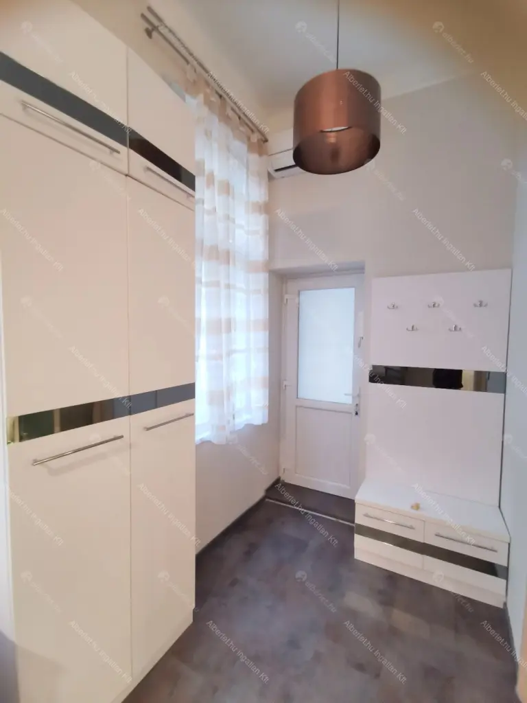 Kiadó albérlet 250000 Ft/hó áron: Budapest, VI. kerület  Paulay Ede utca. Mérete: 29 nm, 1 szobás | Alberlet.hu - 6685527