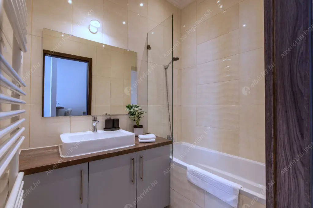 Kiadó albérlet 300000 Ft/hó áron: Budapest, VI. kerület  Paulay Ede utca. Mérete: 39 nm, 2 szobás | Alberlet.hu - 6617525