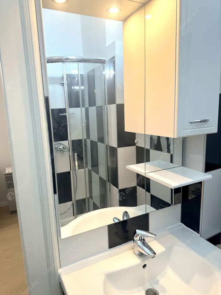 Kiadó albérlet 265000 Ft/hó áron: Budapest, VI. kerület  Paulay Ede utca. Mérete: 46 nm, 2 szobás | Alberlet.hu - 6589302