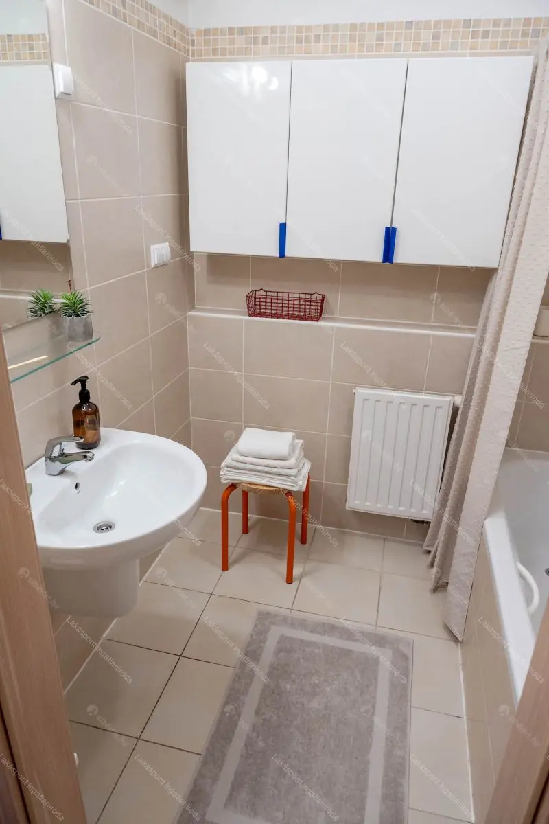 Kiadó albérlet 300000 Ft/hó áron: Budapest, VI. kerület  Paulay Ede utca. Mérete: 50 nm, 2 szobás | Alberlet.hu - 6661645