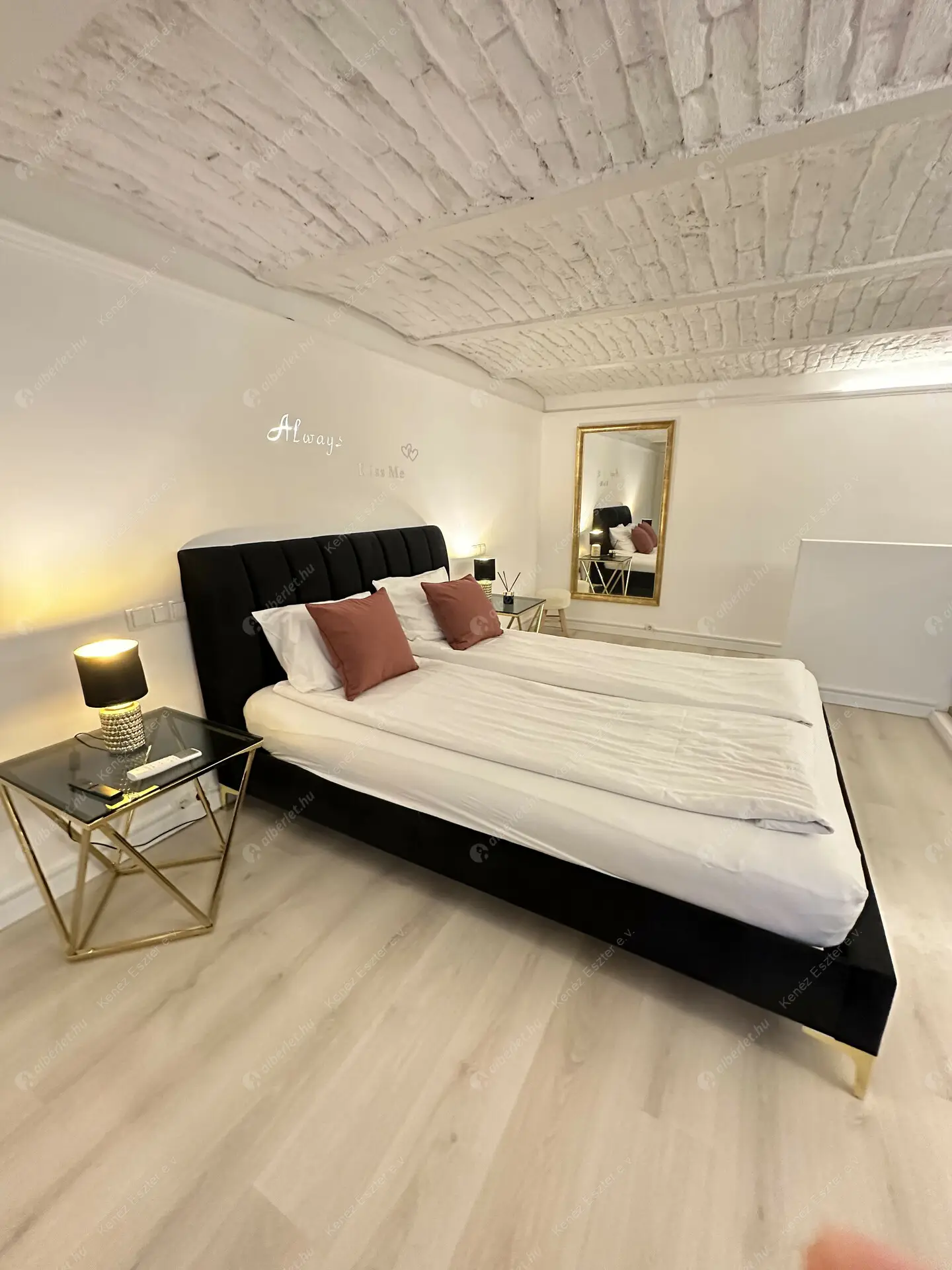 Kiadó albérlet 330000 Ft/hó áron: Budapest, VI. kerület  Paulay Ede utca. Mérete: 52 nm, 2 szobás | Alberlet.hu - 6512544