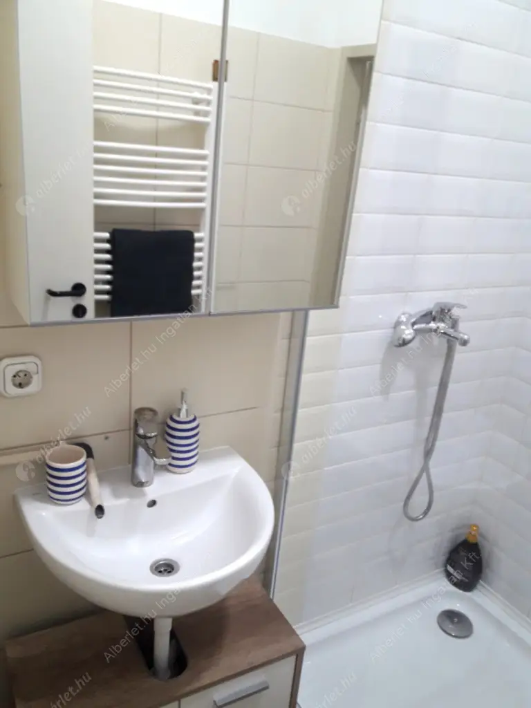 Kiadó albérlet 300000 Ft/hó áron: Budapest, VI. kerület  Paulay Ede utca. Mérete: 52 nm, 2 szobás | Alberlet.hu - 6534738