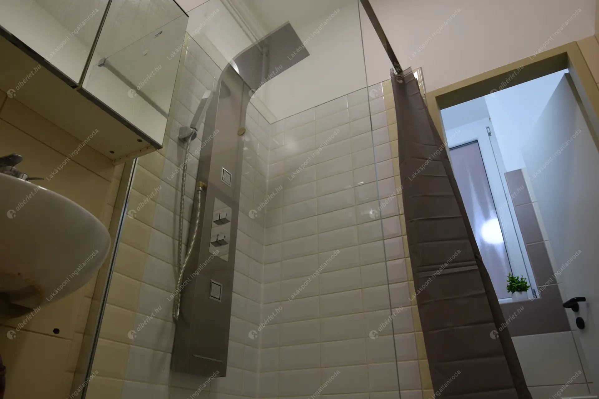 Kiadó albérlet 260000 Ft/hó áron: Budapest, VI. kerület  Paulay Ede utca. Mérete: 54 nm, 3 szobás | Alberlet.hu - 6485222