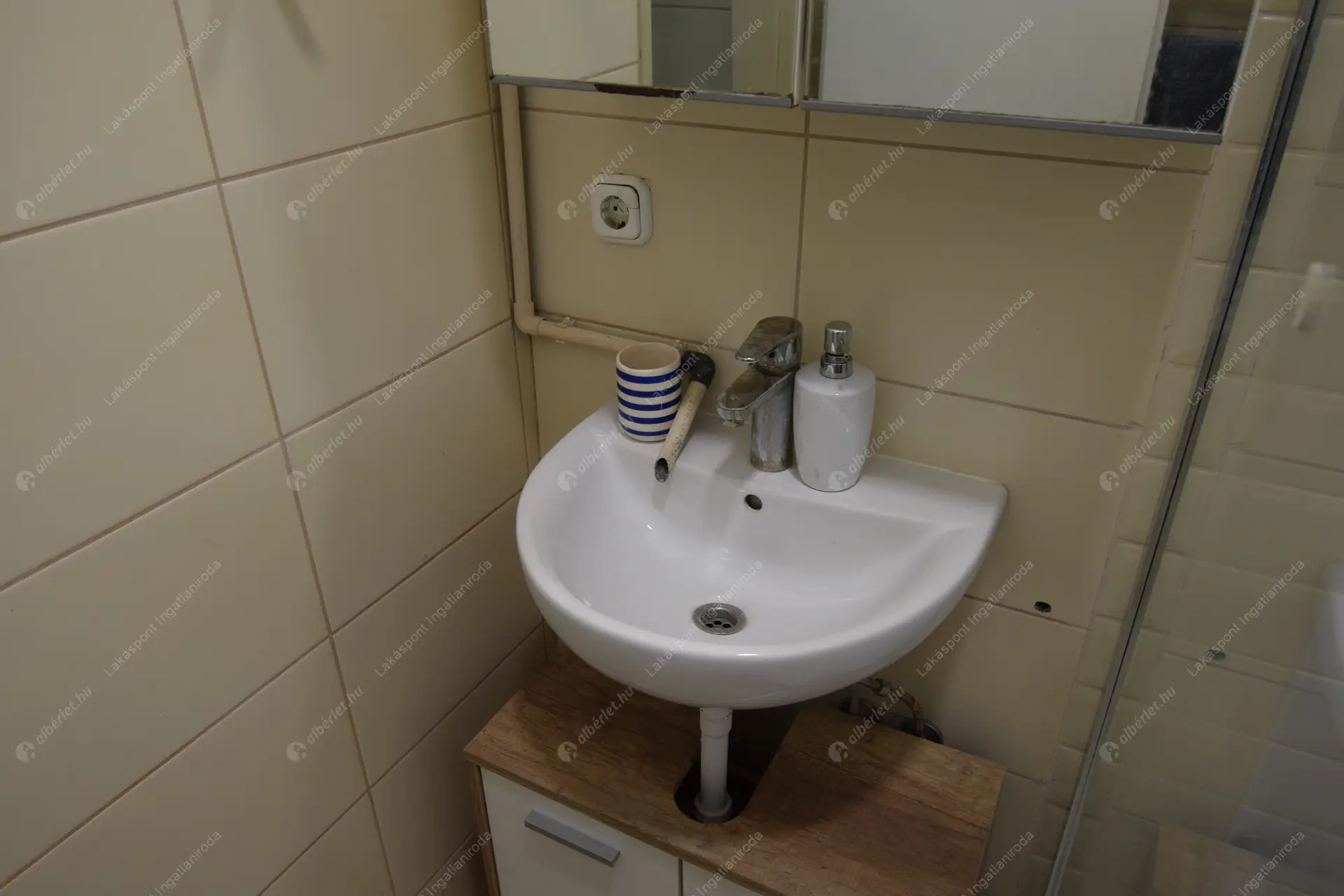 Kiadó albérlet 260000 Ft/hó áron: Budapest, VI. kerület  Paulay Ede utca. Mérete: 54 nm, 3 szobás | Alberlet.hu - 6485223