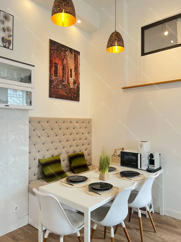 Kiadó albérlet 400000 Ft/hó áron: Budapest, VI. kerület  Paulay Ede utca. Mérete: 62 nm, 3 szobás | Alberlet.hu - 6680256