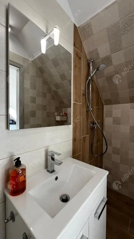 Kiadó albérlet 230000 Ft/hó áron: Budapest, VI. kerület  Podmaniczky utca. Mérete: 27 nm, 1 szobás | Alberlet.hu - 6622742