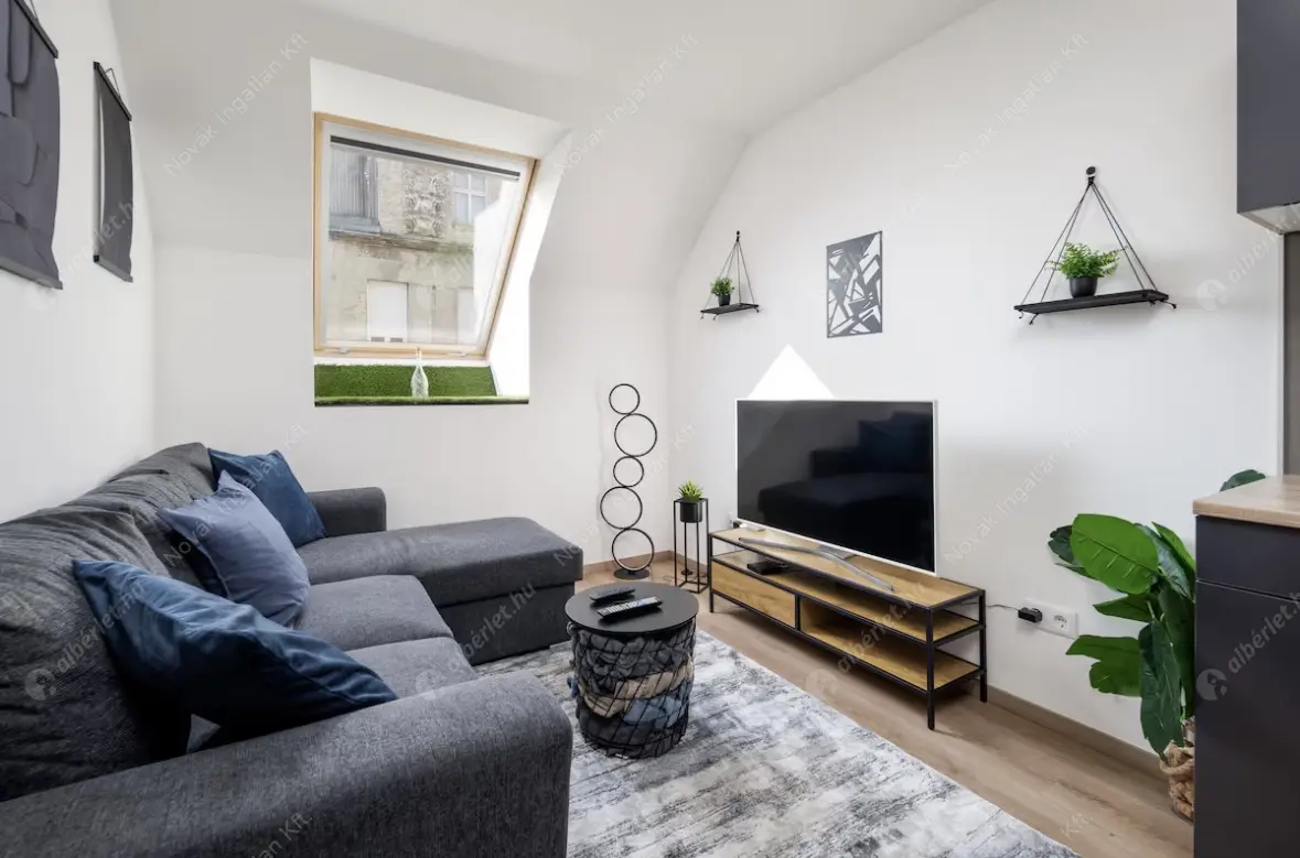 Kiadó albérlet 250000 Ft/hó áron: Budapest, VI. kerület  Podmaniczky utca. Mérete: 32 nm, 1 szobás | Alberlet.hu - 6605066