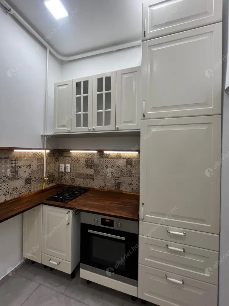 Kiadó albérlet 220000 Ft/hó áron: Budapest, VI. kerület  Podmaniczky utca. Mérete: 34 nm, 1 szobás | Alberlet.hu - 6569208