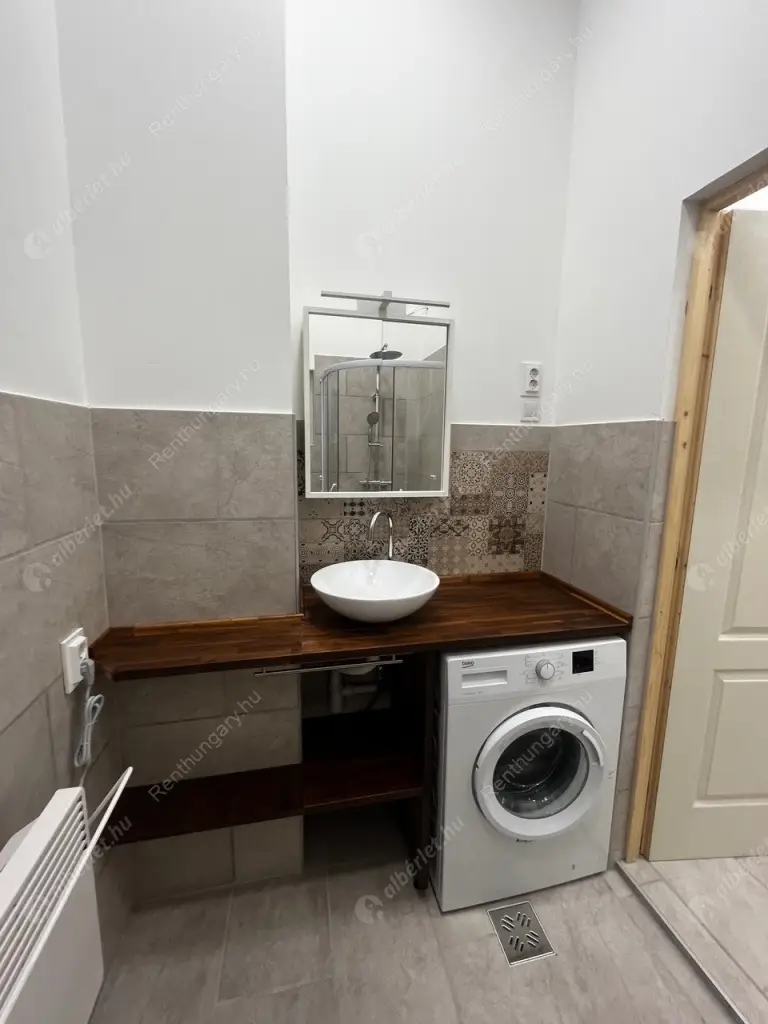 Kiadó albérlet 220000 Ft/hó áron: Budapest, VI. kerület  Podmaniczky utca. Mérete: 34 nm, 1 szobás | Alberlet.hu - 6569212