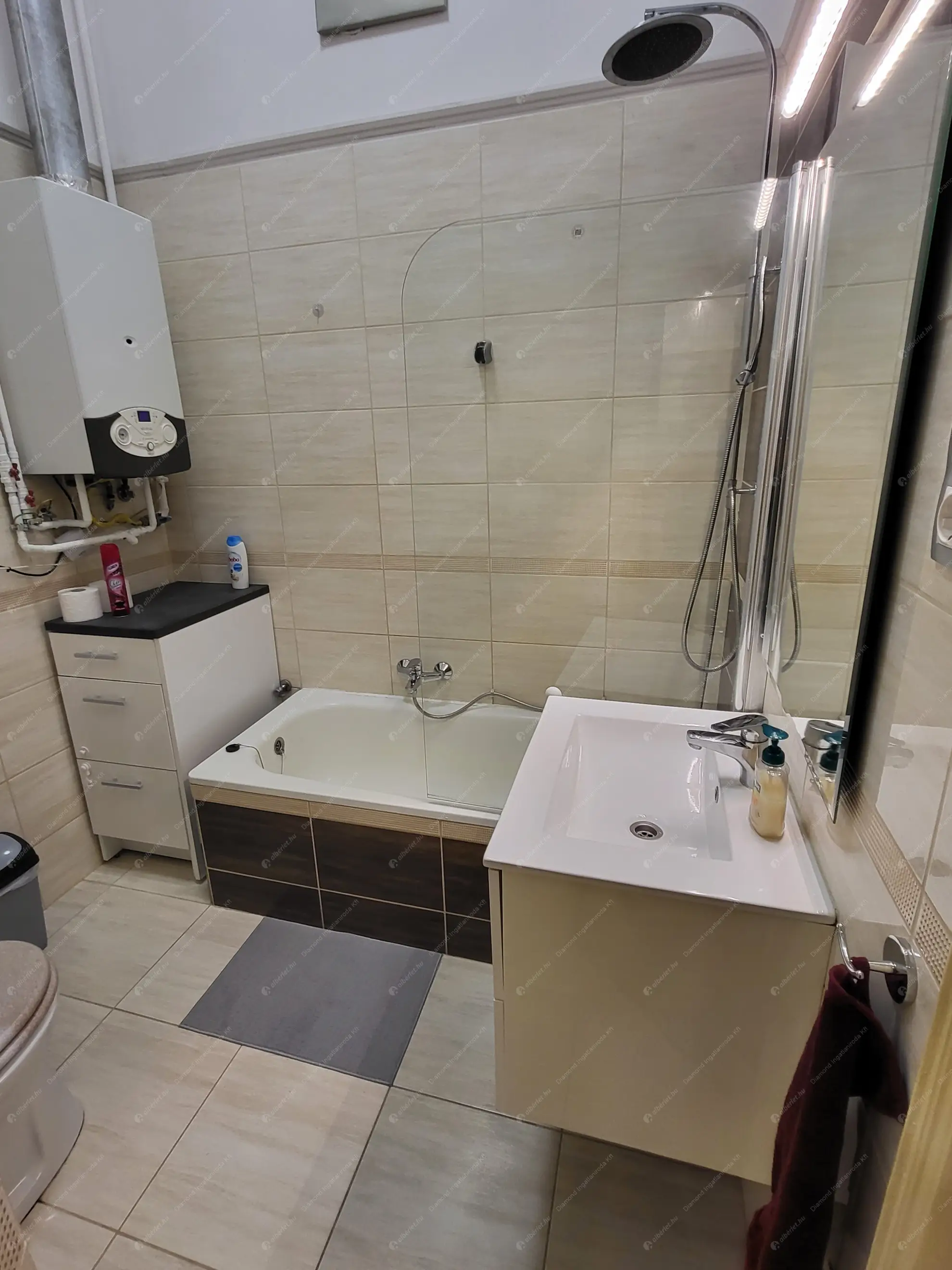 Kiadó albérlet 270000 Ft/hó áron: Budapest, VI. kerület  Podmaniczky utca. Mérete: 46 nm, 1 szobás | Alberlet.hu - 6590902