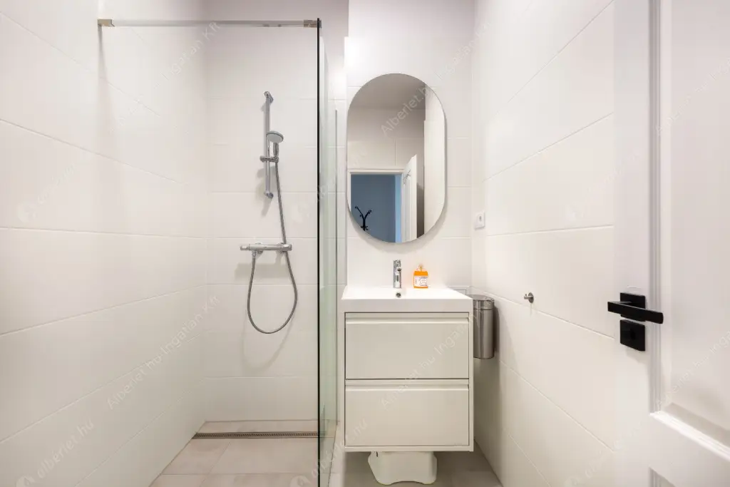 Kiadó albérlet 360000 Ft/hó áron: Budapest, VI. kerület  Podmaniczky utca. Mérete: 52 nm, 2 szobás | Alberlet.hu - 6598371