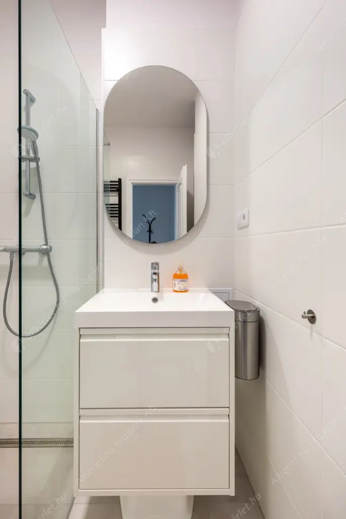 Kiadó albérlet 360000 Ft/hó áron: Budapest, VI. kerület  Podmaniczky utca. Mérete: 52 nm, 2 szobás | Alberlet.hu - 6598372