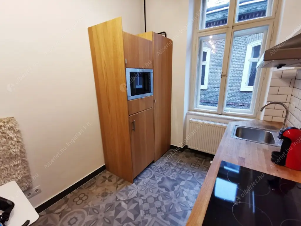 Kiadó albérlet 320000 Ft/hó áron: Budapest, VI. kerület  Podmaniczky utca. Mérete: 54 nm, 1 szobás | Alberlet.hu - 6565054
