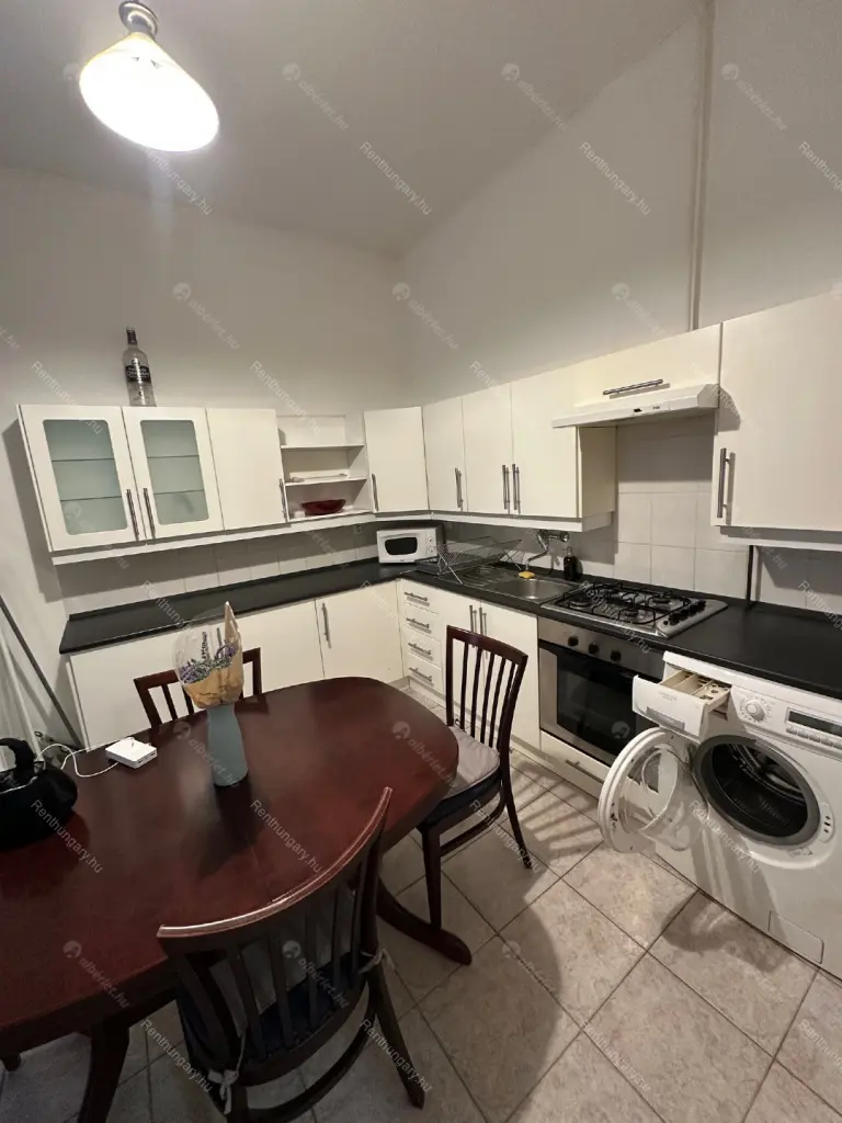 Kiadó albérlet 200000 Ft/hó áron: Budapest, VI. kerület  Podmaniczky utca. Mérete: 65 nm, 2 szobás | Alberlet.hu - 6703157