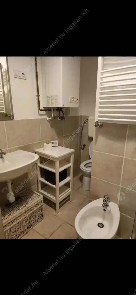 Kiadó albérlet 698000 Ft/hó áron: Budapest, VI. kerület  Podmaniczky utca. Mérete: 66 nm, 3 szobás | Alberlet.hu - 6638469