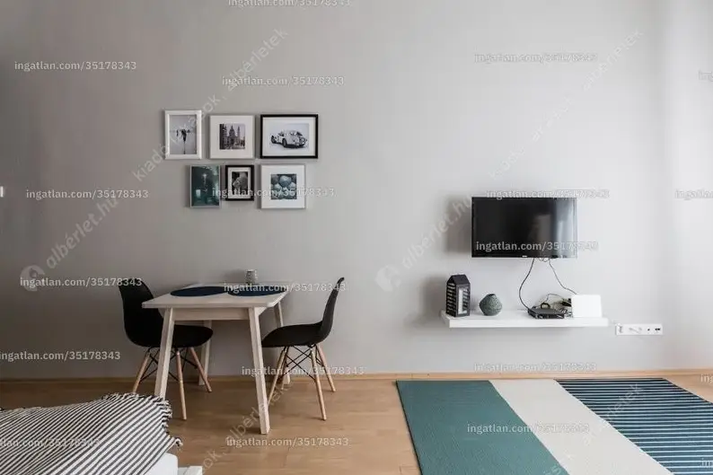 Kiadó albérlet 240000 Ft/hó áron: Budapest, VI. kerület  Révay köz. Mérete: 33 nm, 1 szobás | Alberlet.hu - 6632272