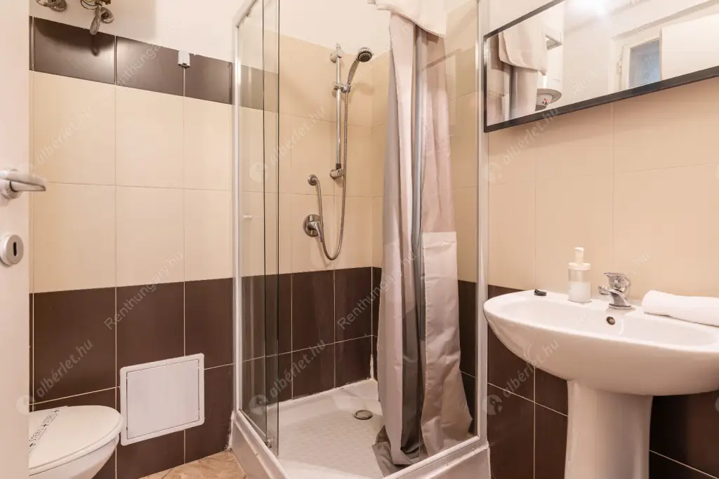 Kiadó albérlet 290000 Ft/hó áron: Budapest, VI. kerület  Révay köz. Mérete: 68 nm, 2 szobás | Alberlet.hu - 6600391