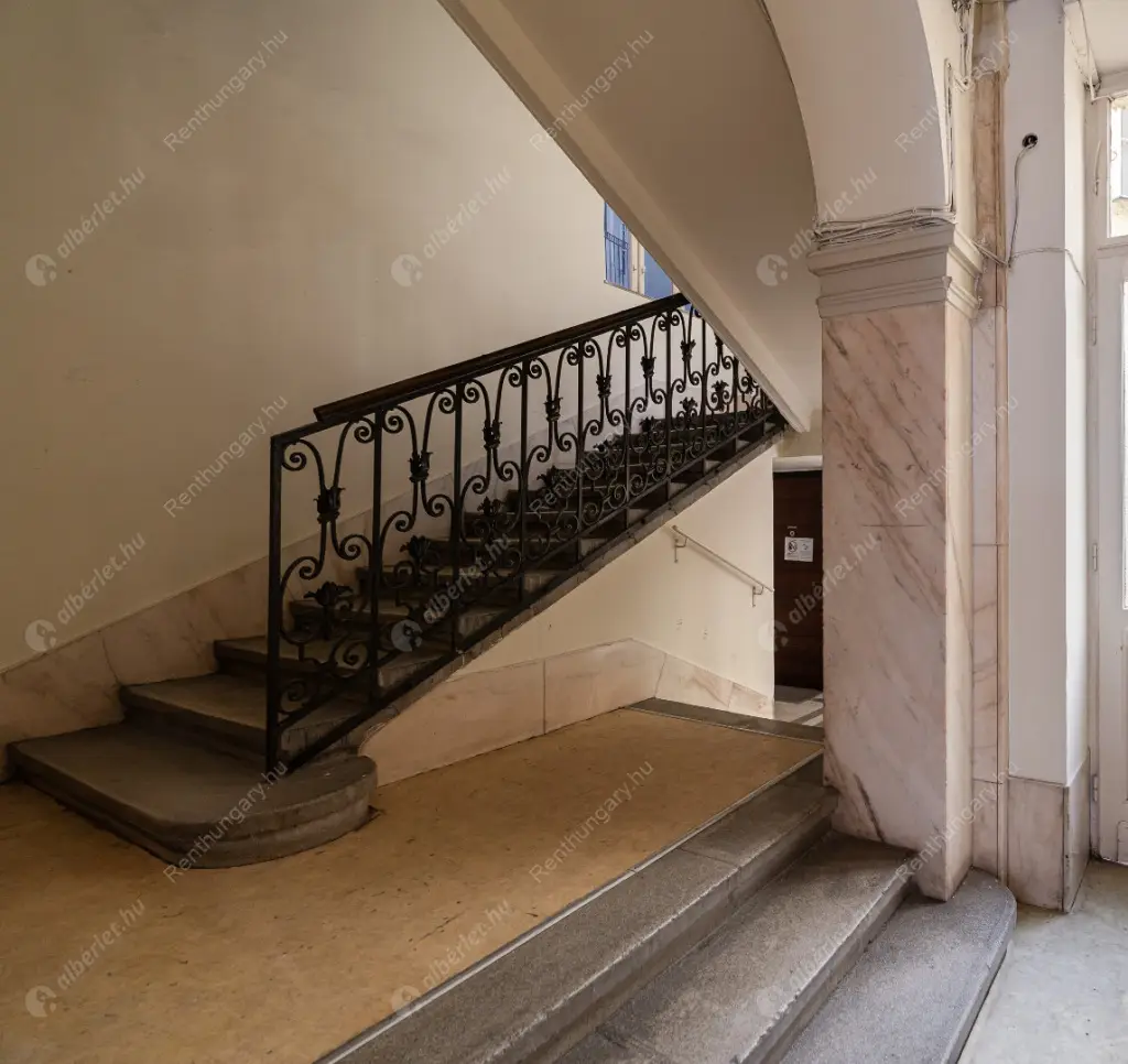 Kiadó albérlet 290000 Ft/hó áron: Budapest, VI. kerület  Révay köz. Mérete: 68 nm, 2 szobás | Alberlet.hu - 6600393