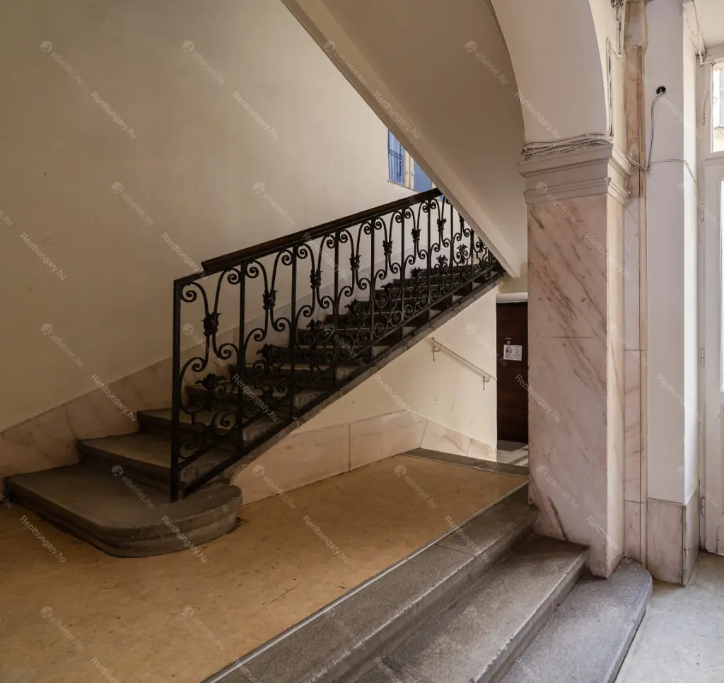 Kiadó albérlet 290000 Ft/hó áron: Budapest, VI. kerület  Révay köz. Mérete: 68 nm, 2 szobás | Alberlet.hu - 6646516