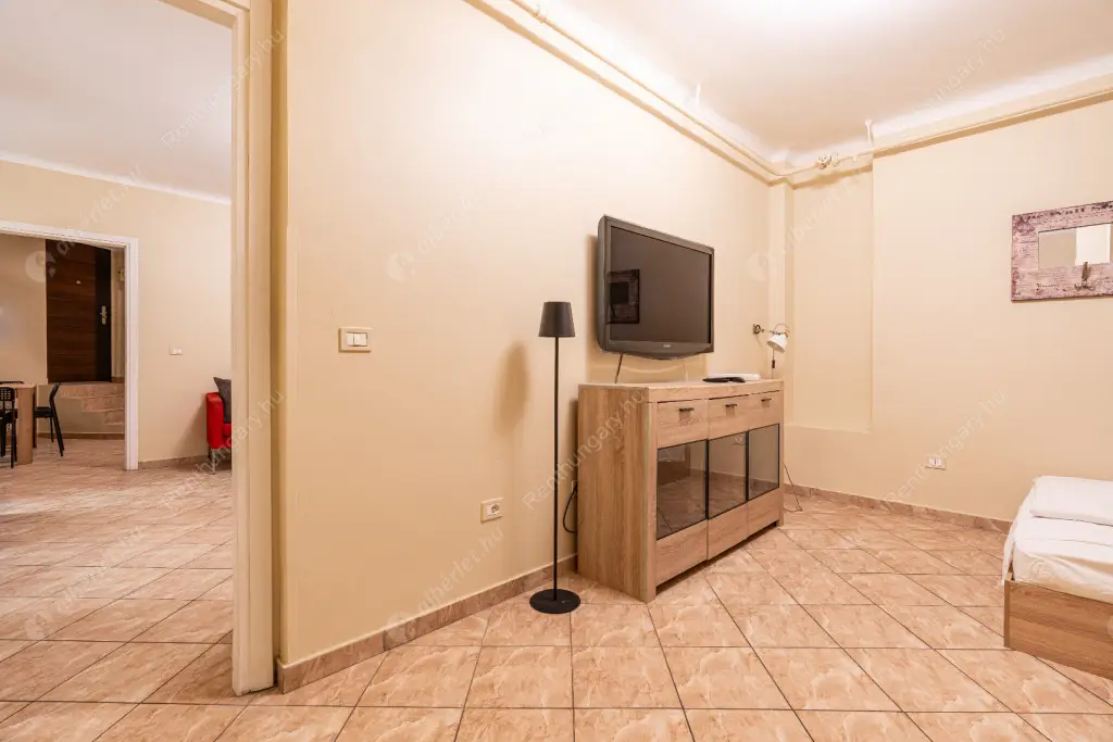 Kiadó albérlet 290000 Ft/hó áron: Budapest, VI. kerület  Révay köz. Mérete: 68 nm, 3 szobás | Alberlet.hu - 6599551