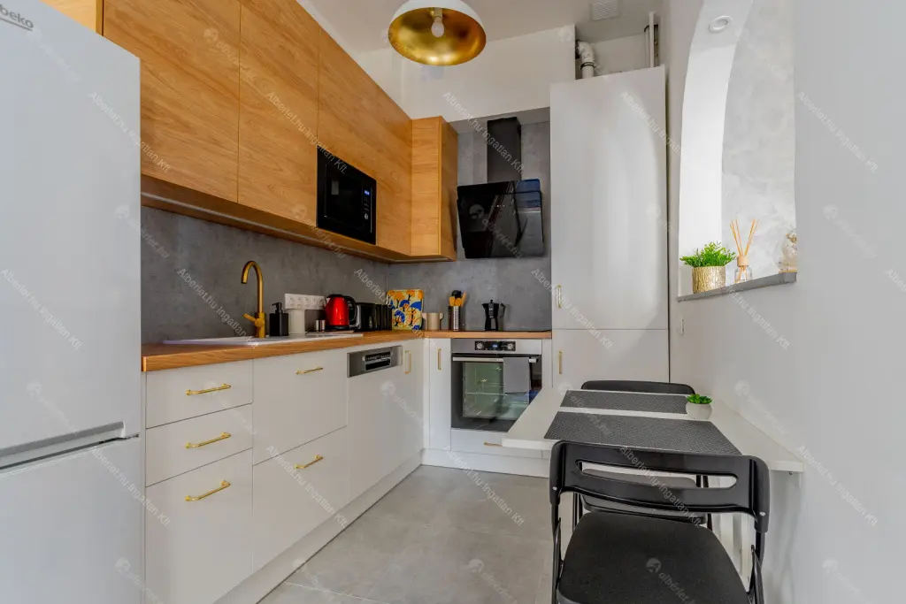 Kiadó albérlet 330000 Ft/hó áron: Budapest, VI. kerület  Révay utca. Mérete: 52 nm, 2 szobás | Alberlet.hu - 6676900