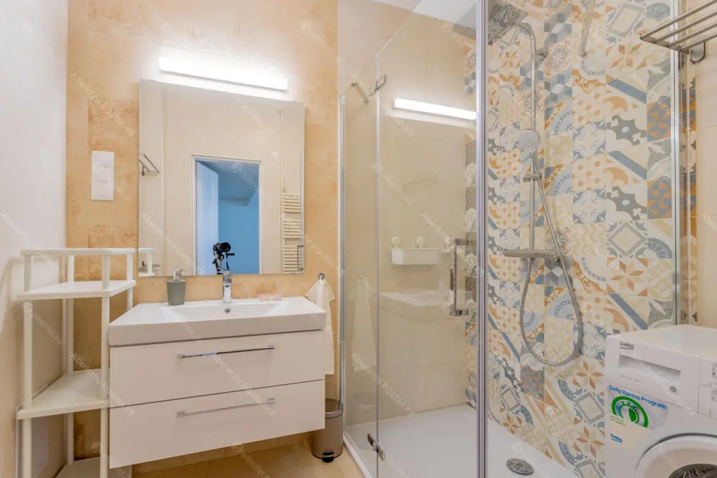 Kiadó albérlet 330000 Ft/hó áron: Budapest, VI. kerület  Révay utca. Mérete: 52 nm, 2 szobás | Alberlet.hu - 6676904