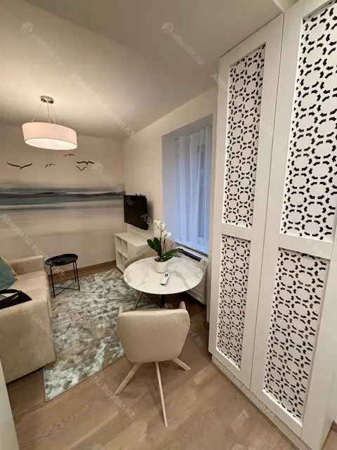 Kiadó albérlet 275000 Ft/hó áron: Budapest, VI. kerület  Rippl-Rónai utca. Mérete: 27 nm, 1 szobás | Alberlet.hu - 6643171