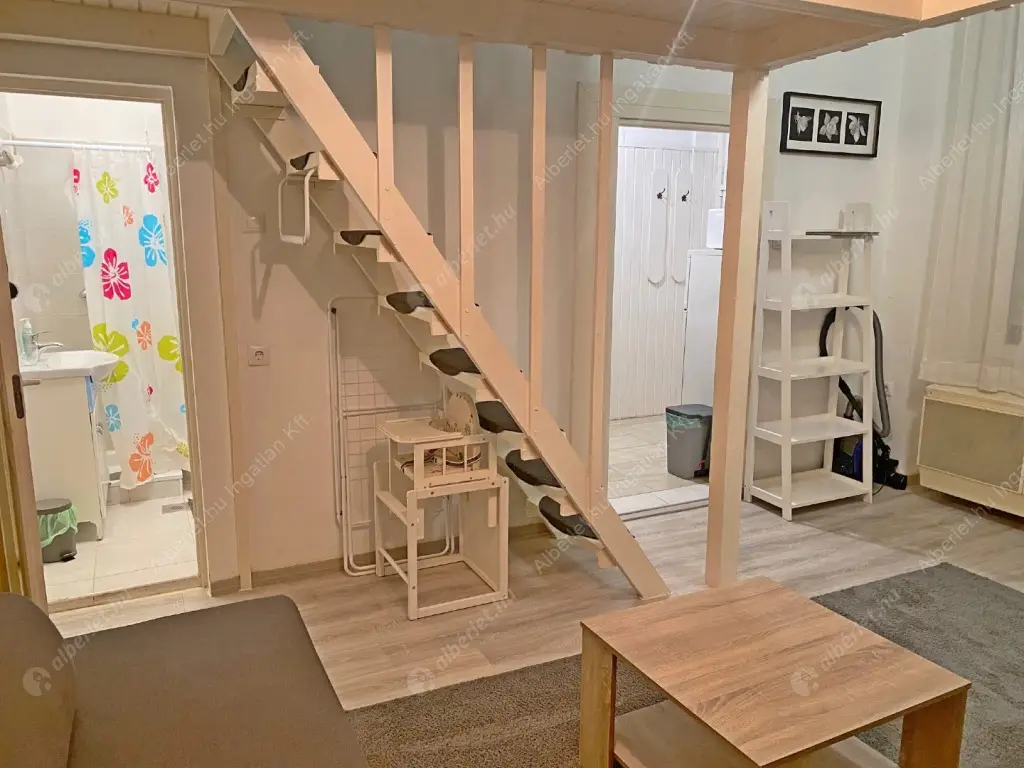 Kiadó albérlet 200000 Ft/hó áron: Budapest, VI. kerület  Rózsa utca. Mérete: 27 nm, 1 szobás | Alberlet.hu - 6598108