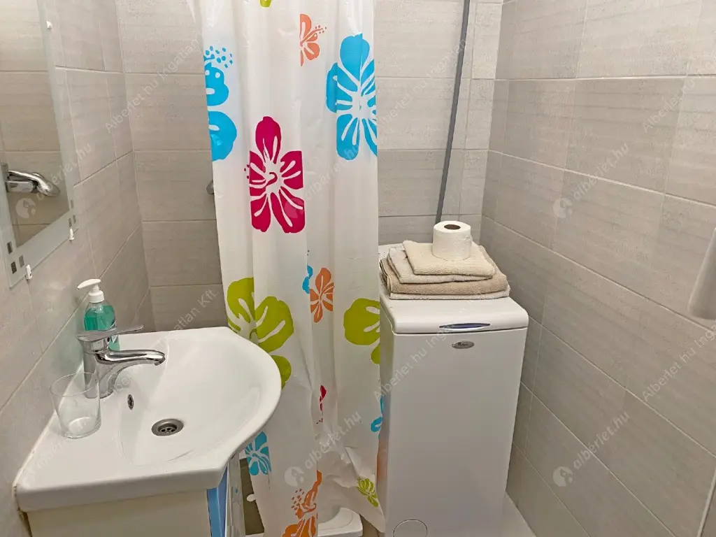 Kiadó albérlet 200000 Ft/hó áron: Budapest, VI. kerület  Rózsa utca. Mérete: 27 nm, 1 szobás | Alberlet.hu - 6598120