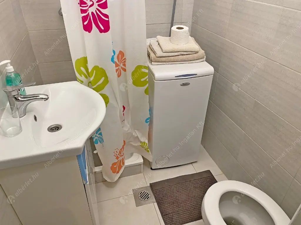 Kiadó albérlet 200000 Ft/hó áron: Budapest, VI. kerület  Rózsa utca. Mérete: 27 nm, 1 szobás | Alberlet.hu - 6598121