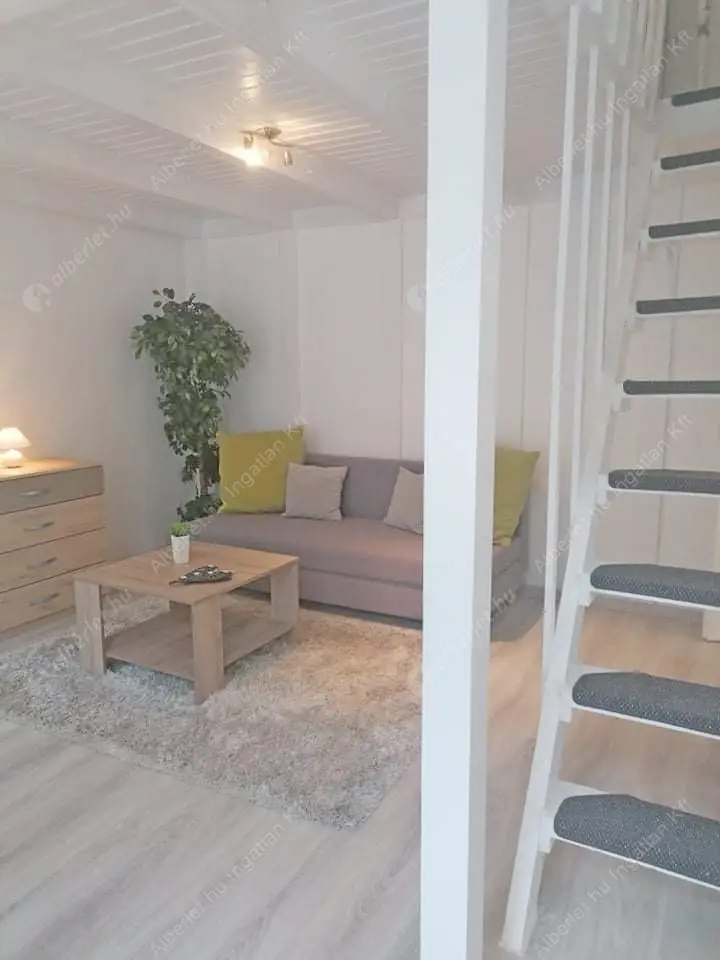 Kiadó albérlet 200000 Ft/hó áron: Budapest, VI. kerület  Rózsa utca. Mérete: 27 nm, 1 szobás | Alberlet.hu - 6598126