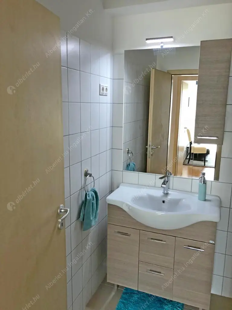 Kiadó albérlet 370000 Ft/hó áron: Budapest, VI. kerület  Rózsa utca. Mérete: 58 nm, 3 szobás | Alberlet.hu - 6532204