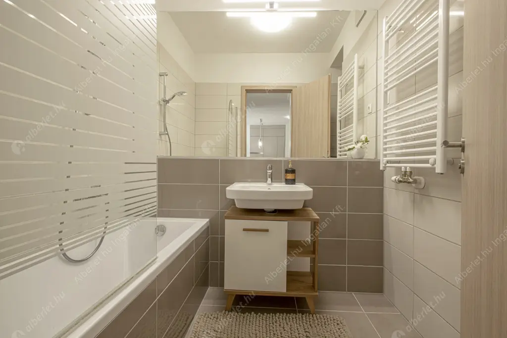 Kiadó albérlet 490000 Ft/hó áron: Budapest, VI. kerület  Rózsa utca. Mérete: 66 nm, 3 szobás | Alberlet.hu - 6603493