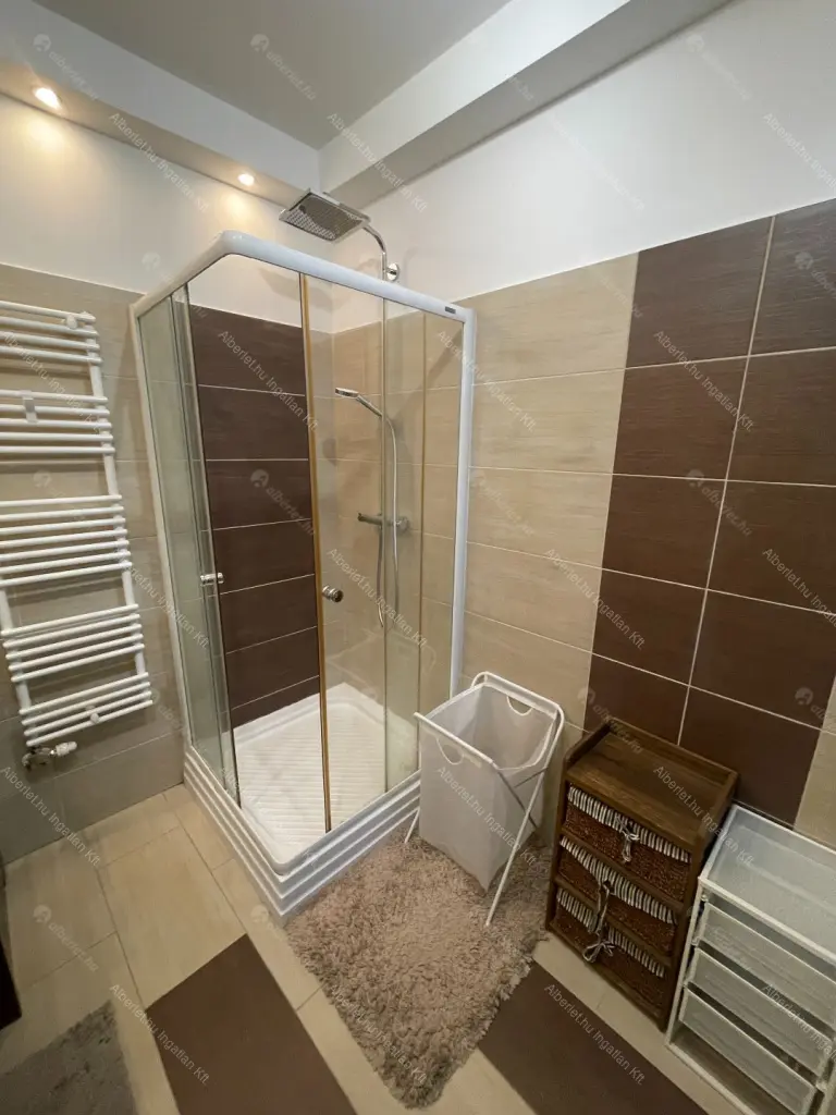 Kiadó albérlet 330000 Ft/hó áron: Budapest, VI. kerület  Rózsa utca. Mérete: 70 nm, 2 szobás | Alberlet.hu - 6663925