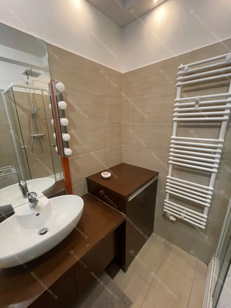 Kiadó albérlet 330000 Ft/hó áron: Budapest, VI. kerület  Rózsa utca. Mérete: 70 nm, 2 szobás | Alberlet.hu - 6663926