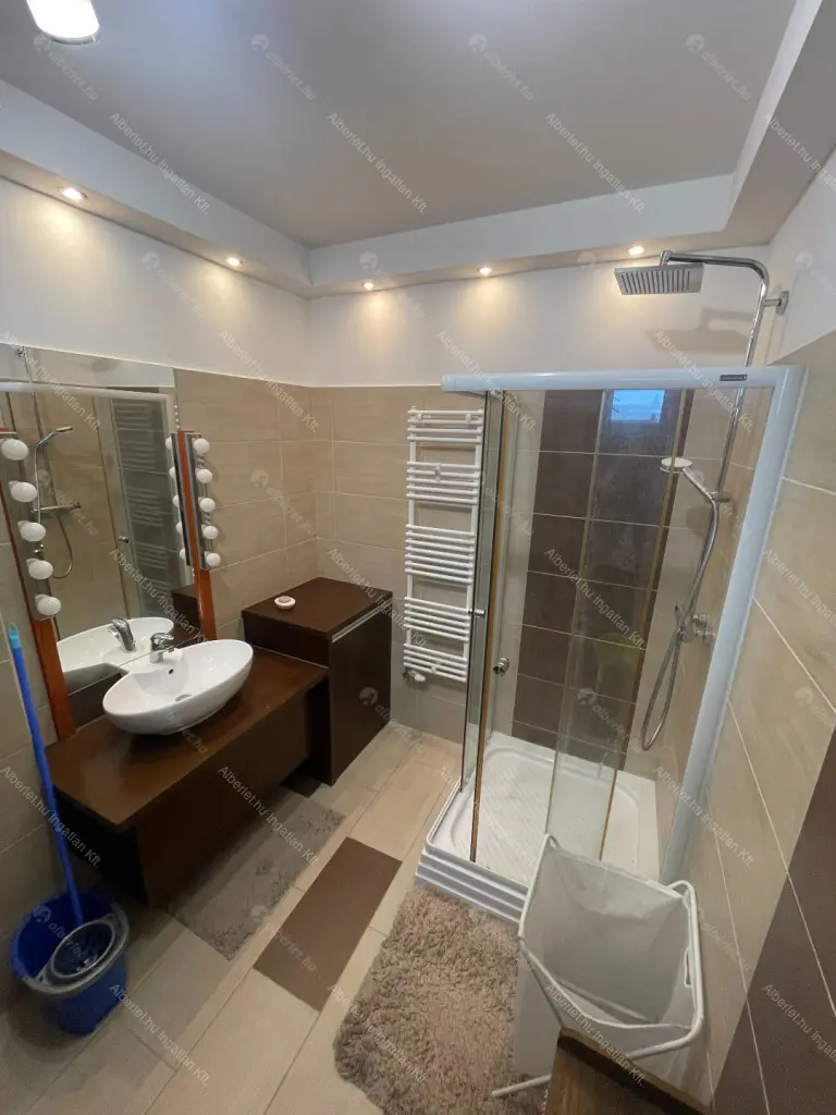 Kiadó albérlet 330000 Ft/hó áron: Budapest, VI. kerület  Rózsa utca. Mérete: 70 nm, 2 szobás | Alberlet.hu - 6663928