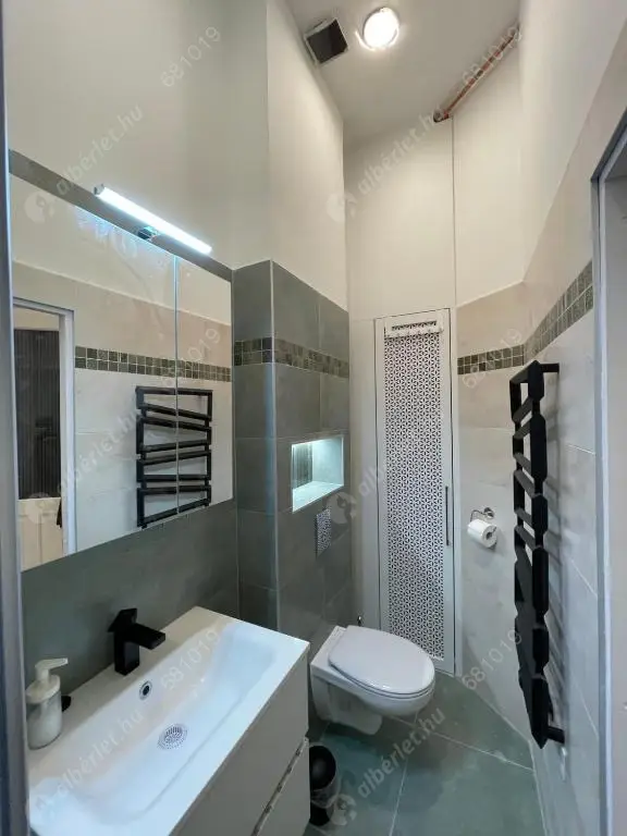 Kiadó albérlet 250000 Ft/hó áron: Budapest, VI. kerület  Székely Mihály utca. Mérete: 45 nm, 2 szobás | Alberlet.hu - 6622088