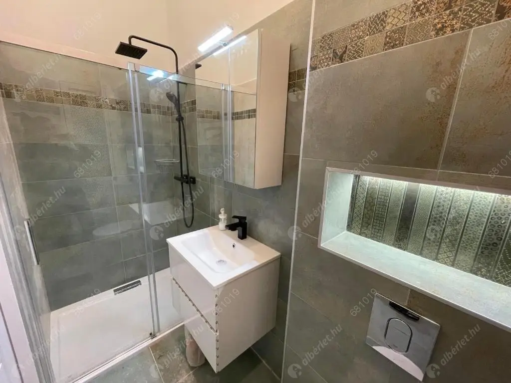 Kiadó albérlet 250000 Ft/hó áron: Budapest, VI. kerület  Székely Mihály utca. Mérete: 45 nm, 2 szobás | Alberlet.hu - 6622093