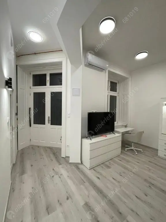 Kiadó albérlet 250000 Ft/hó áron: Budapest, VI. kerület  Székely Mihály utca. Mérete: 45 nm, 2 szobás | Alberlet.hu - 6622097