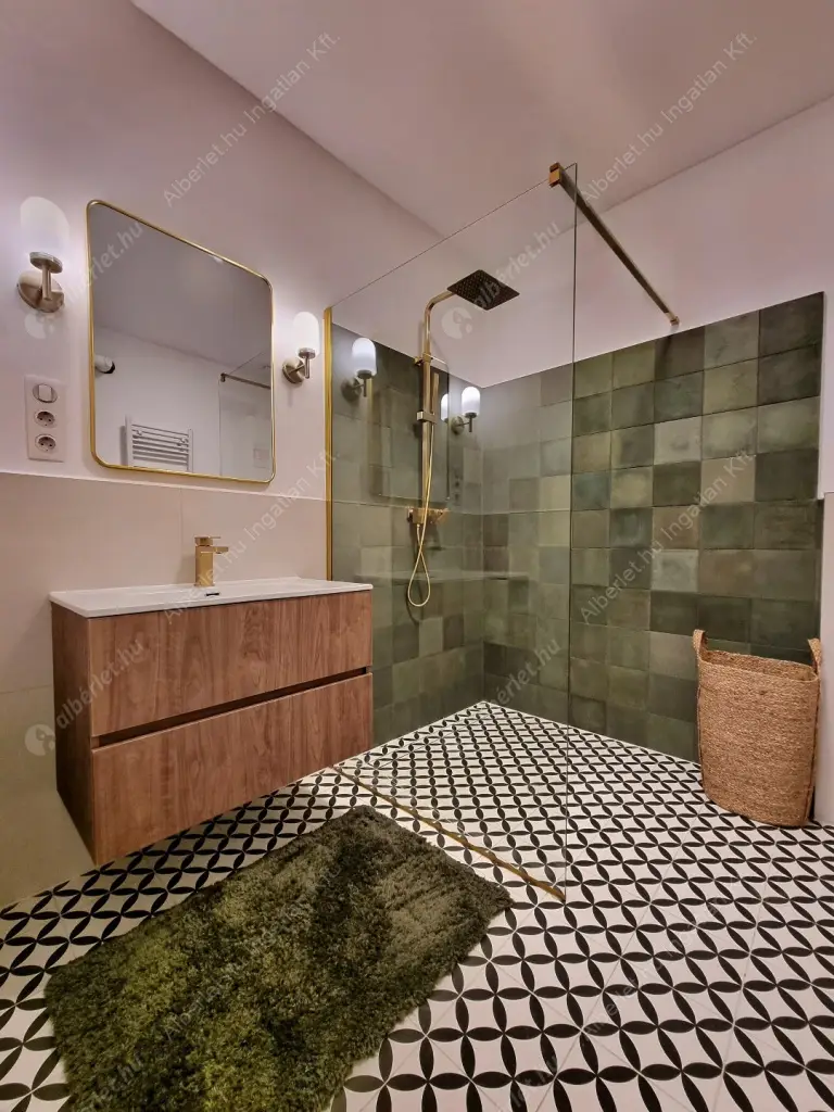 Kiadó albérlet 620000 Ft/hó áron: Budapest, VI. kerület  Székely Mihály utca. Mérete: 90 nm, 3 szobás | Alberlet.hu - 6605203